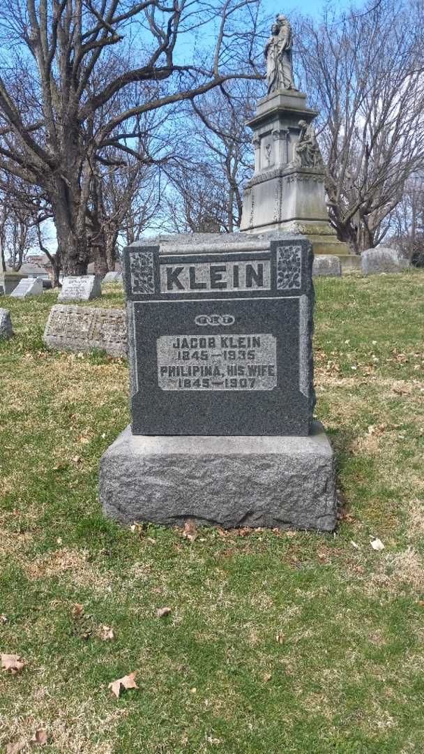 Philipina Klein's grave. Photo 2