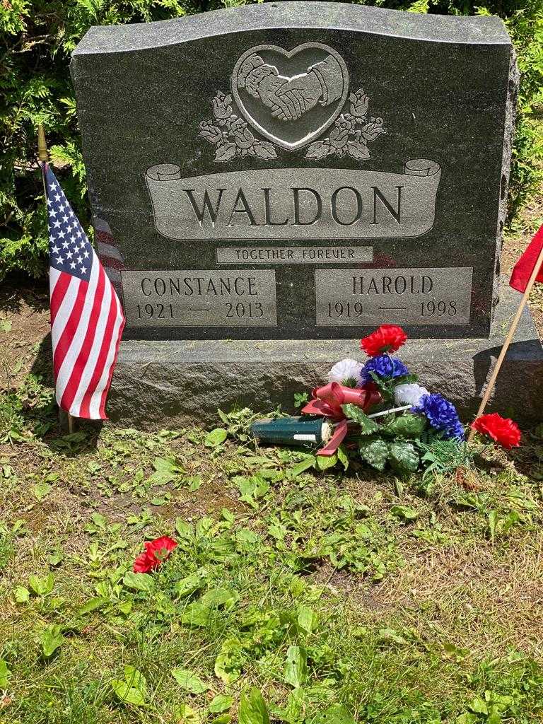 Constance Waldon's grave. Photo 3