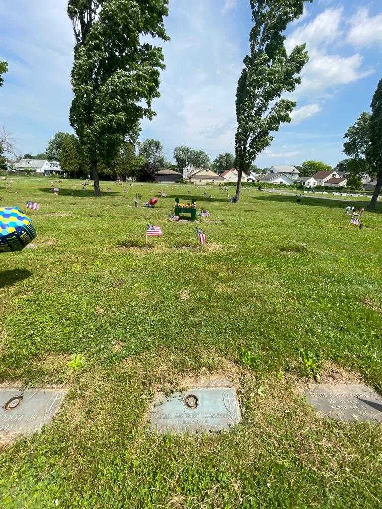 Mark Anthony Lockwood's grave. Photo 1