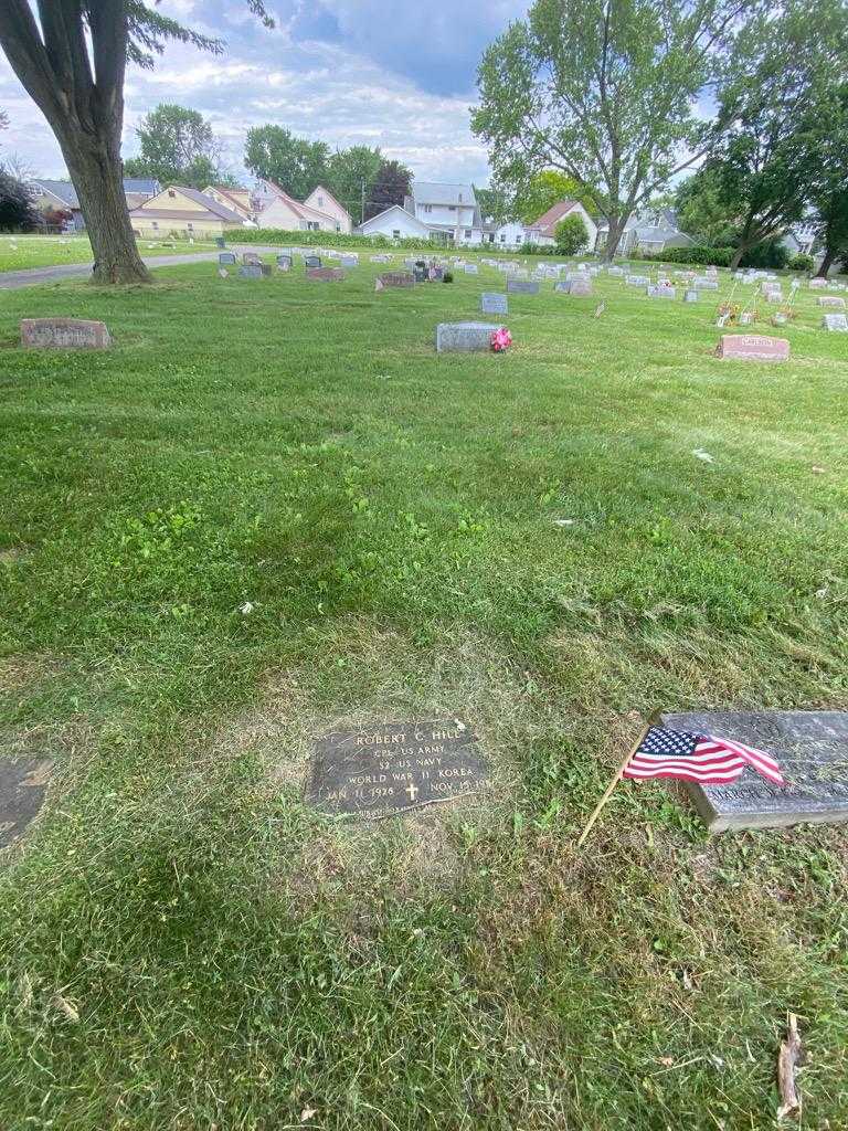 Robert C. Hill's grave. Photo 1