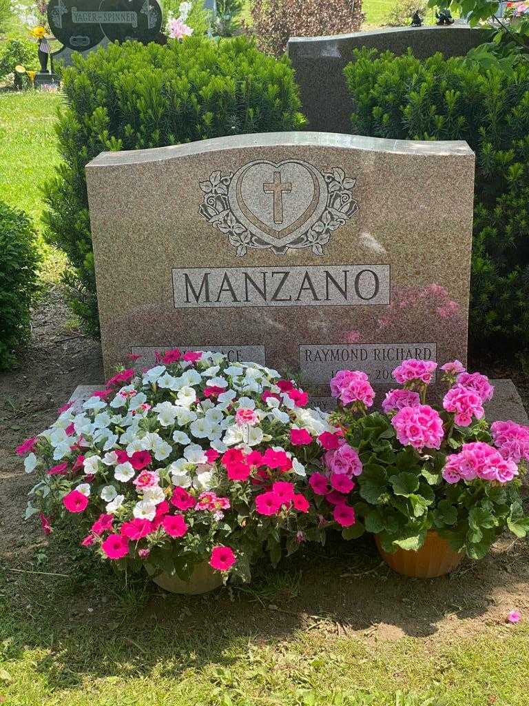 Marie Manzano's grave. Photo 1