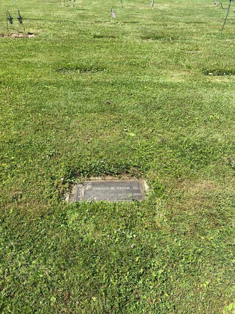 Donald W. Beyor Senior's grave. Photo 2