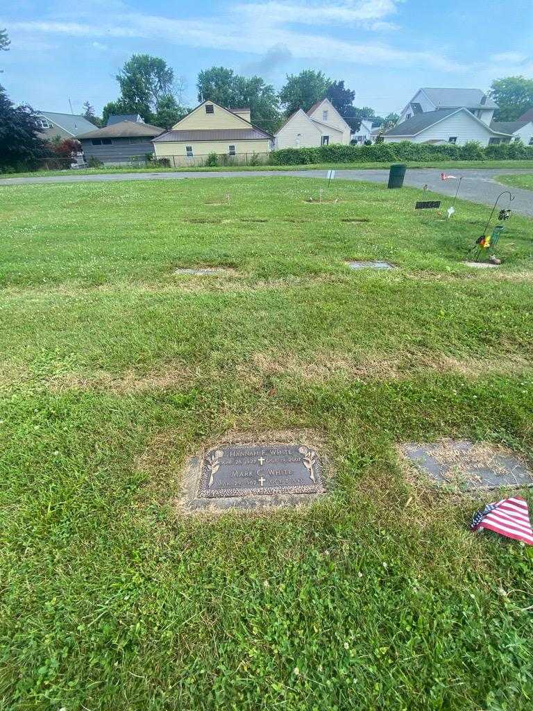 Hannah F. White's grave. Photo 1