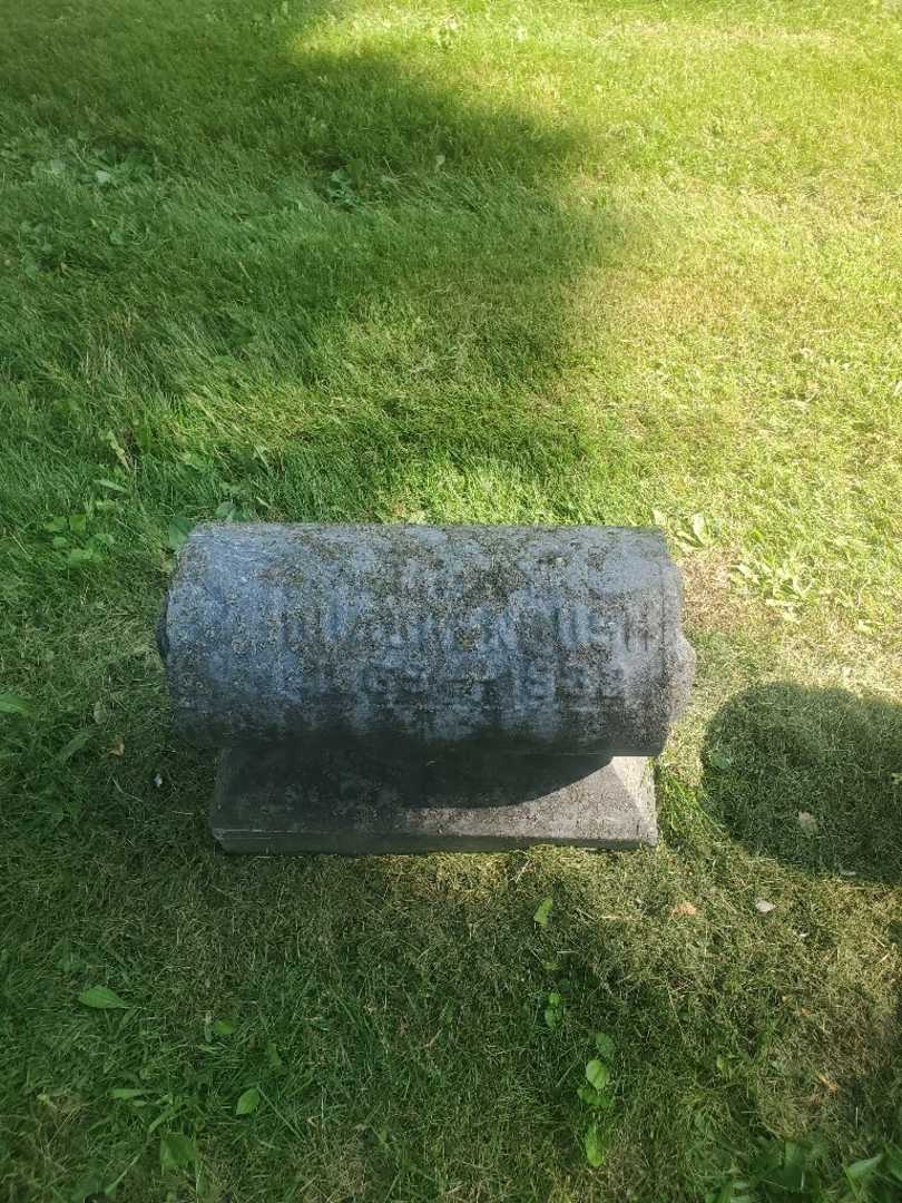 Mary Quackenbush's grave. Photo 2