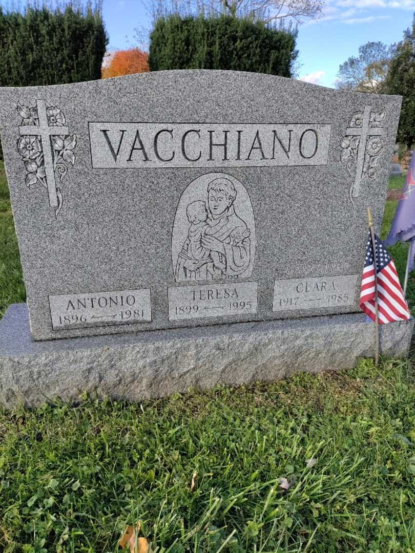 Clara LaMontagne Vacchiano's grave. Photo 3