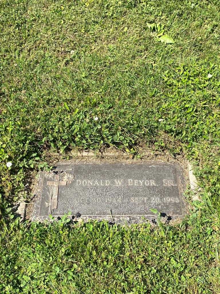 Donald W. Beyor Senior's grave. Photo 3