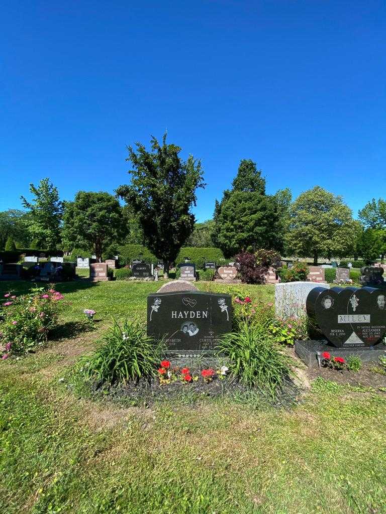 Curtis James "Diamond Jim" Hayden's grave. Photo 1