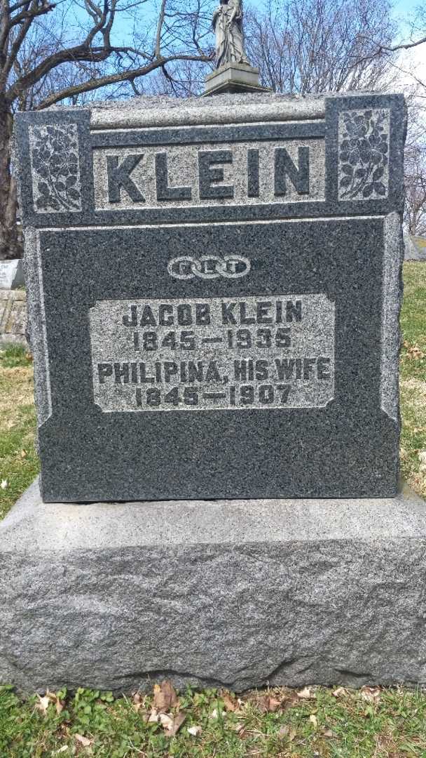 Philipina Klein's grave. Photo 3