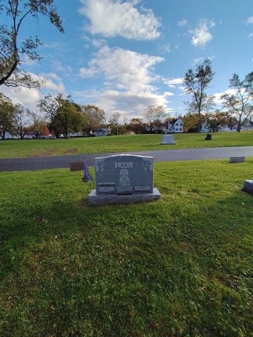 John A. Lake's grave. Photo 1