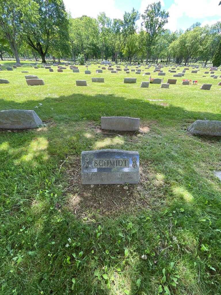 Lillian Stephens Schmidt's grave. Photo 1
