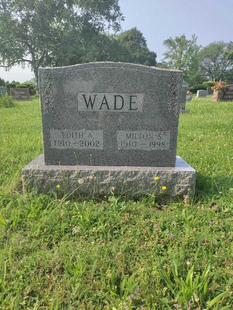 Edith A. Wade's grave. Photo 1
