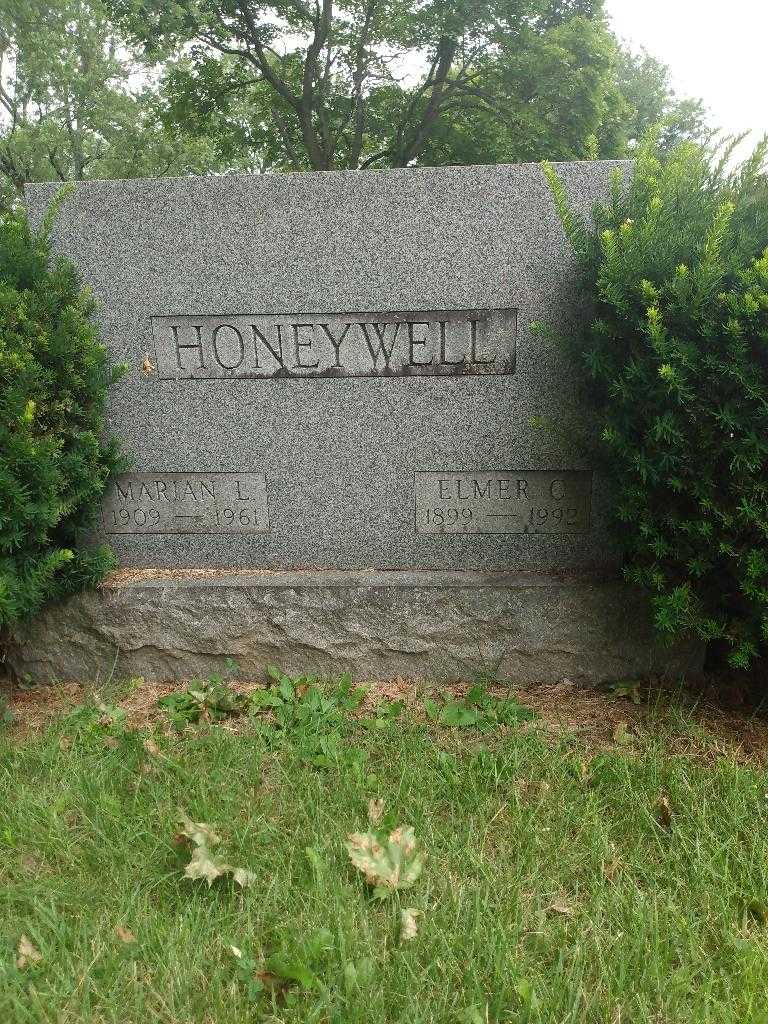 Marian L. Honeywell's grave. Photo 1