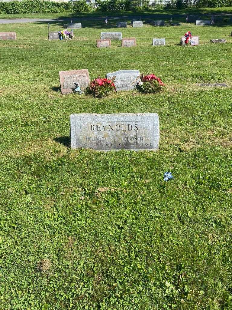 Edwin M. Reynolds's grave. Photo 2