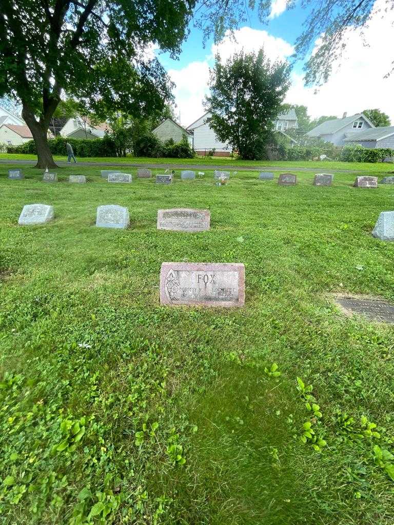Dorothy M. Fox's grave. Photo 1