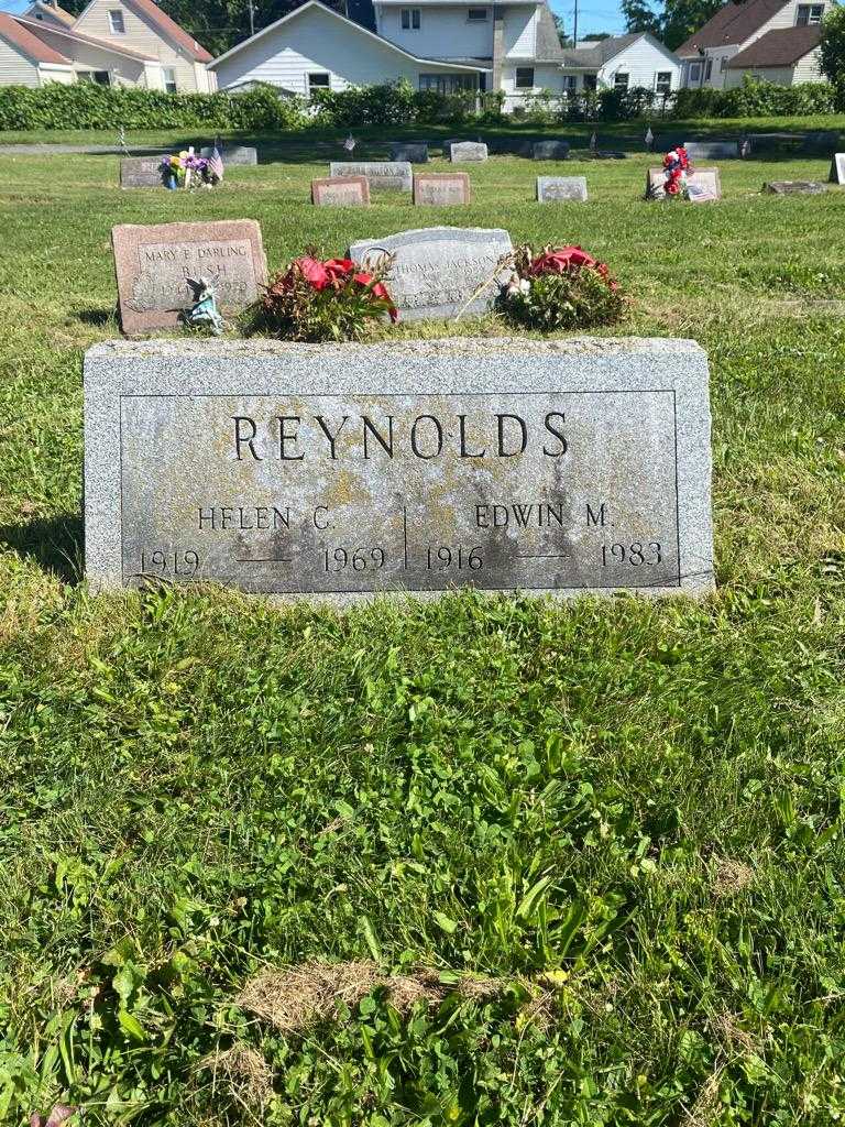Edwin M. Reynolds's grave. Photo 3