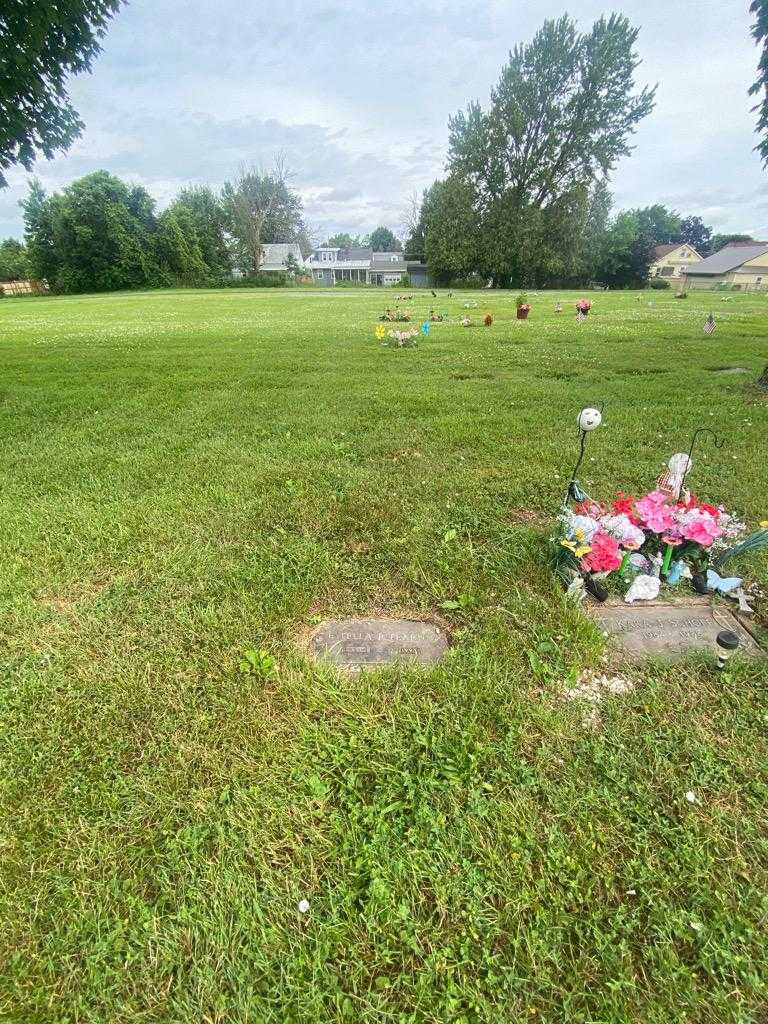 Estella P. Tearney's grave. Photo 1
