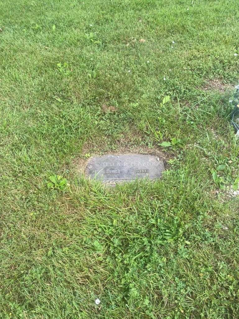 Estella P. Tearney's grave. Photo 2