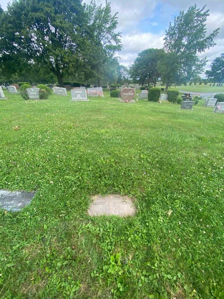 Robert J. MacCaull's grave. Photo 1