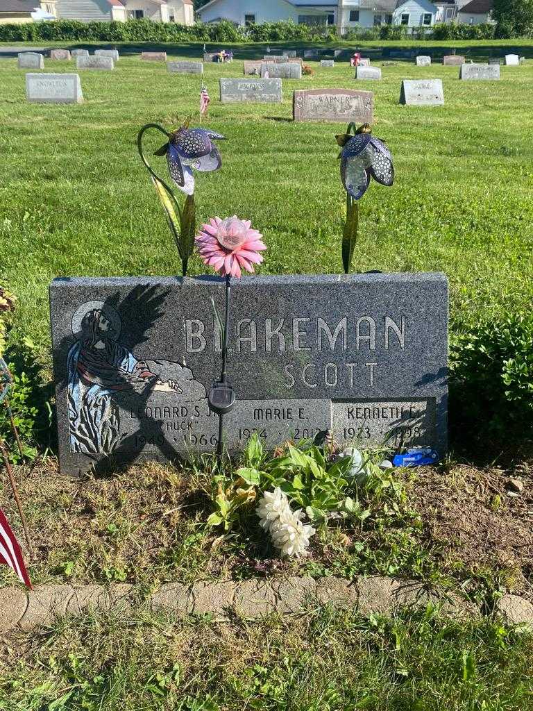Marie E. Blakeman Scott's grave. Photo 3