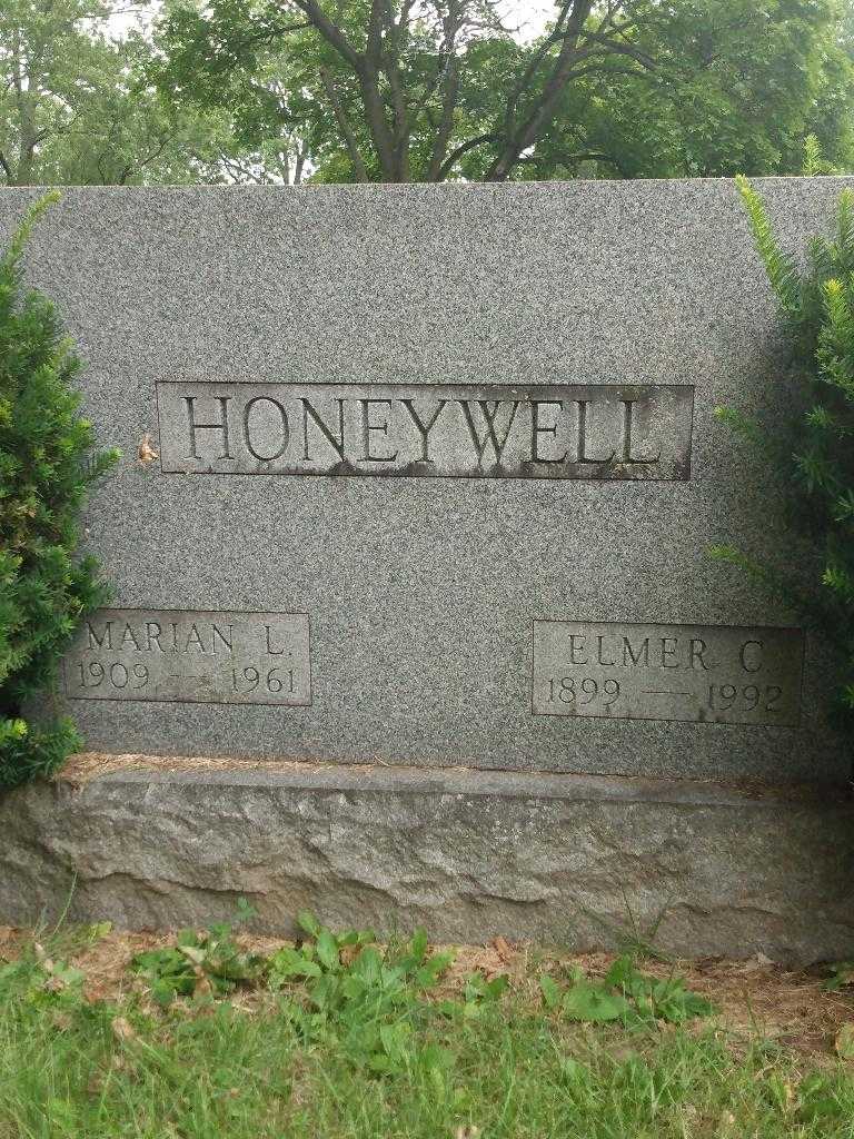 Marian L. Honeywell's grave. Photo 3