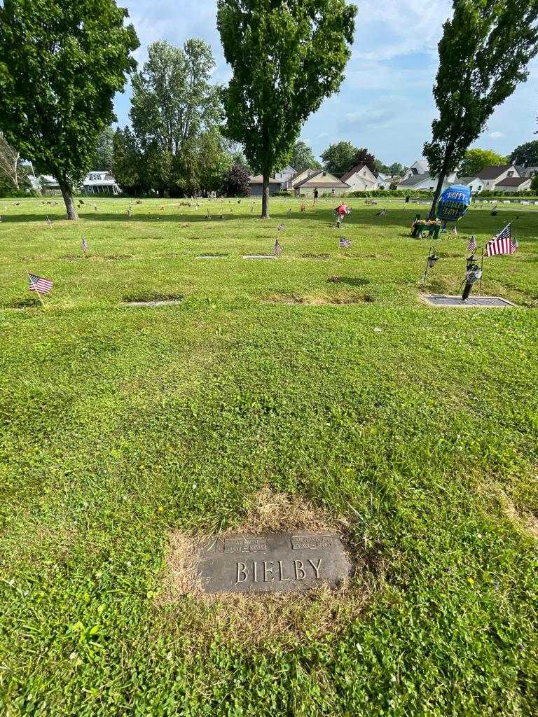 Richard Bielby Junior's grave. Photo 1
