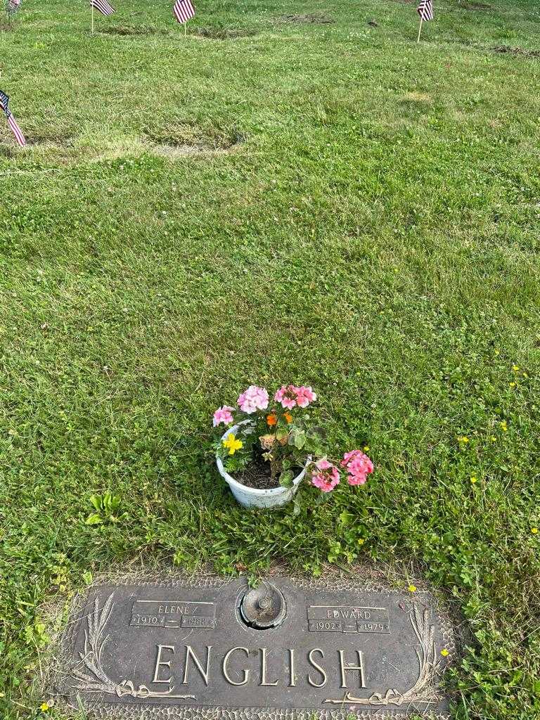 Elene English's grave. Photo 2