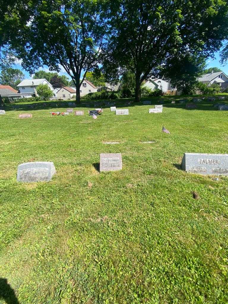 Paul H. Grimmer's grave. Photo 1