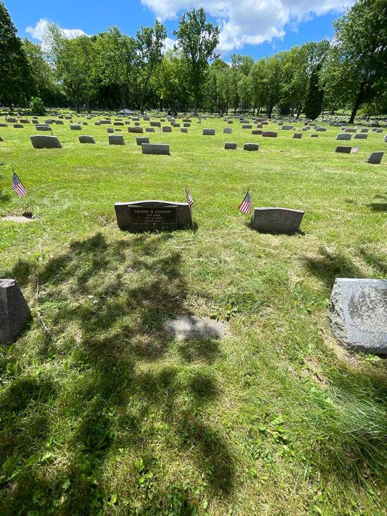 Robert L. Wehr Senior's grave. Photo 1
