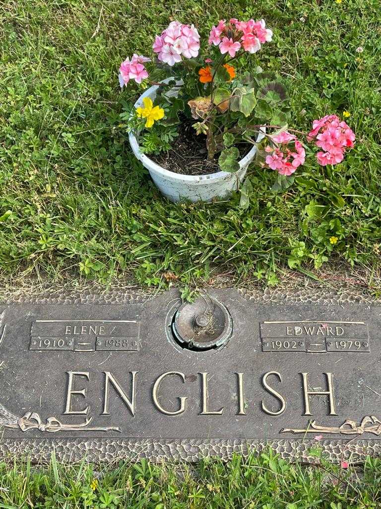 Elene English's grave. Photo 3