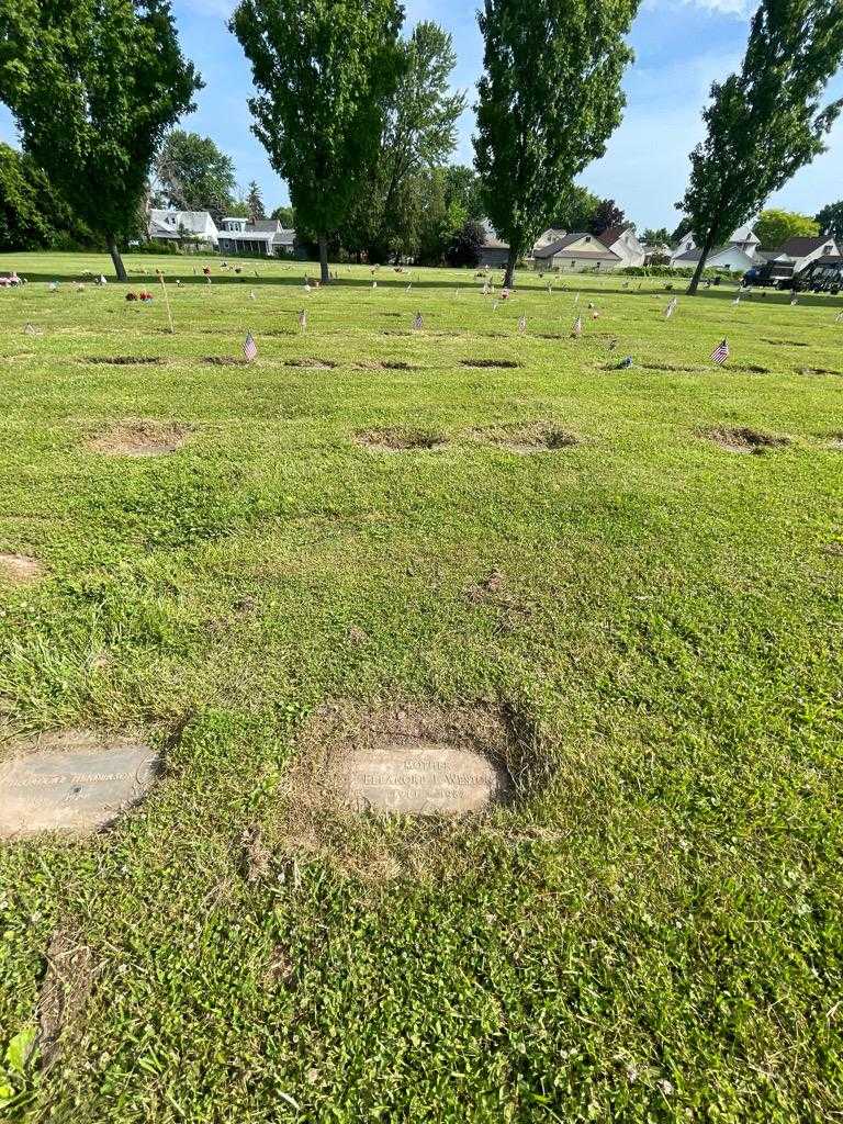 Eleanore L. Weston's grave. Photo 1