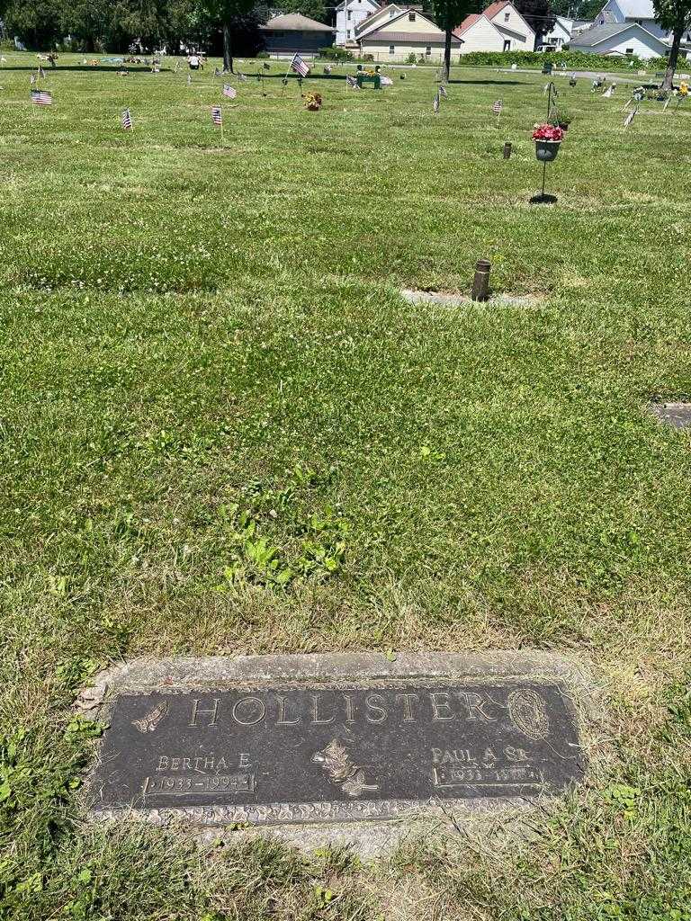 Bertha E. Hollister's grave. Photo 1
