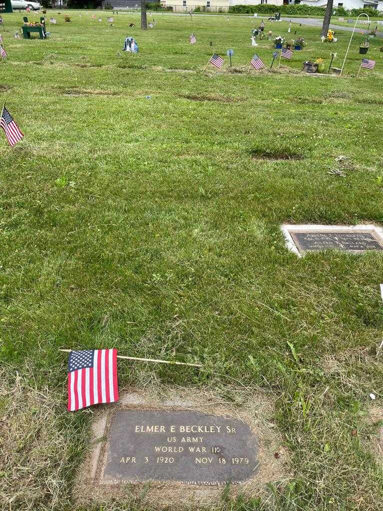 Elmer E. Beckley Senior's grave. Photo 2