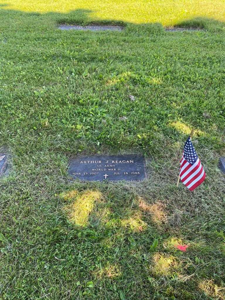 Arthur J. Reagan's grave. Photo 2
