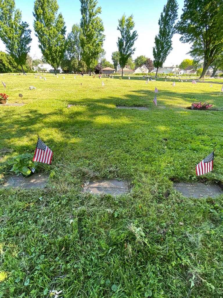 Allen E. Loucks Senior's grave. Photo 1