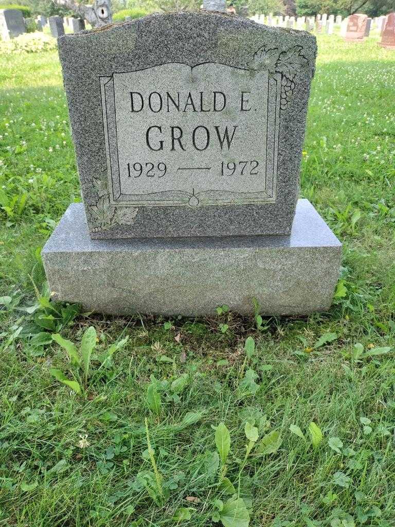 Donald E. Grow's grave. Photo 1