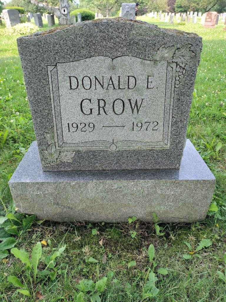 Donald E. Grow's grave. Photo 2
