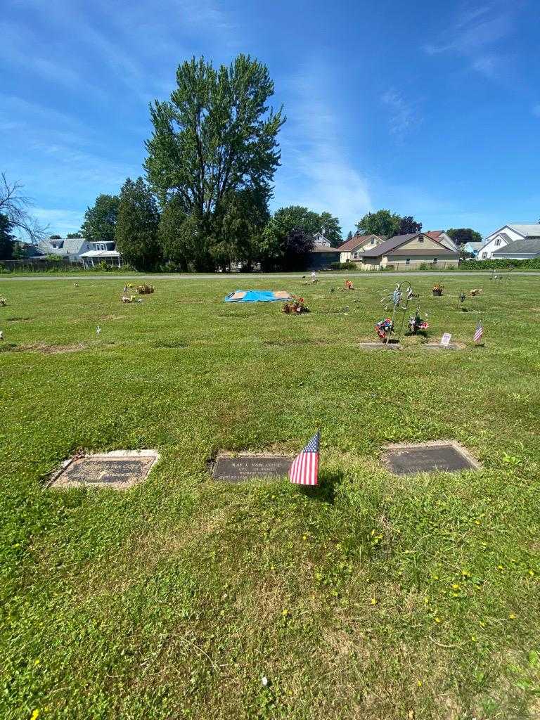 Ray L. Van Cott's grave. Photo 1
