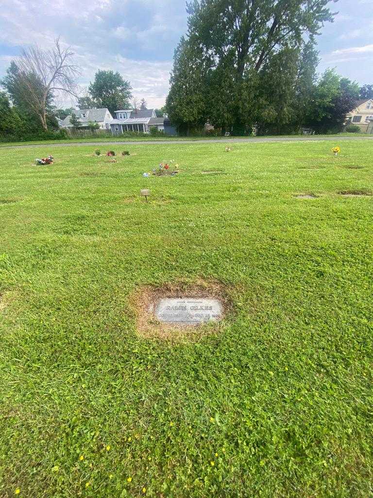 Ralph Gilkes's grave. Photo 1