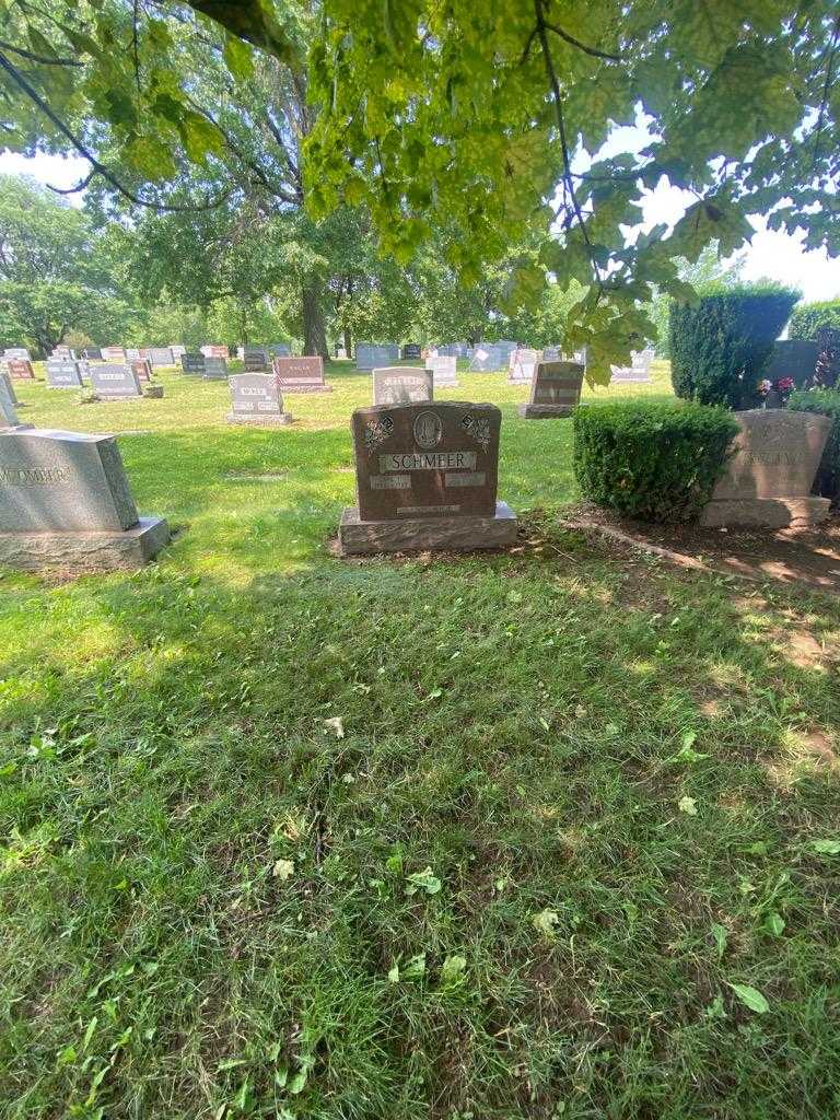 Jane E. Schmeer's grave. Photo 1