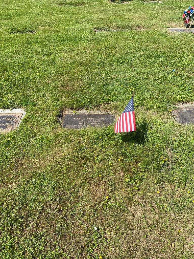 Ray L. Van Cott's grave. Photo 2