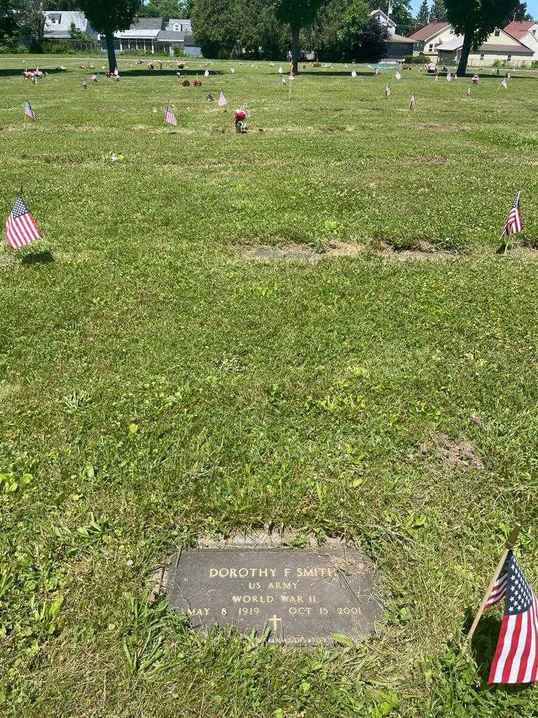 Dorothy F. Smith's grave. Photo 2
