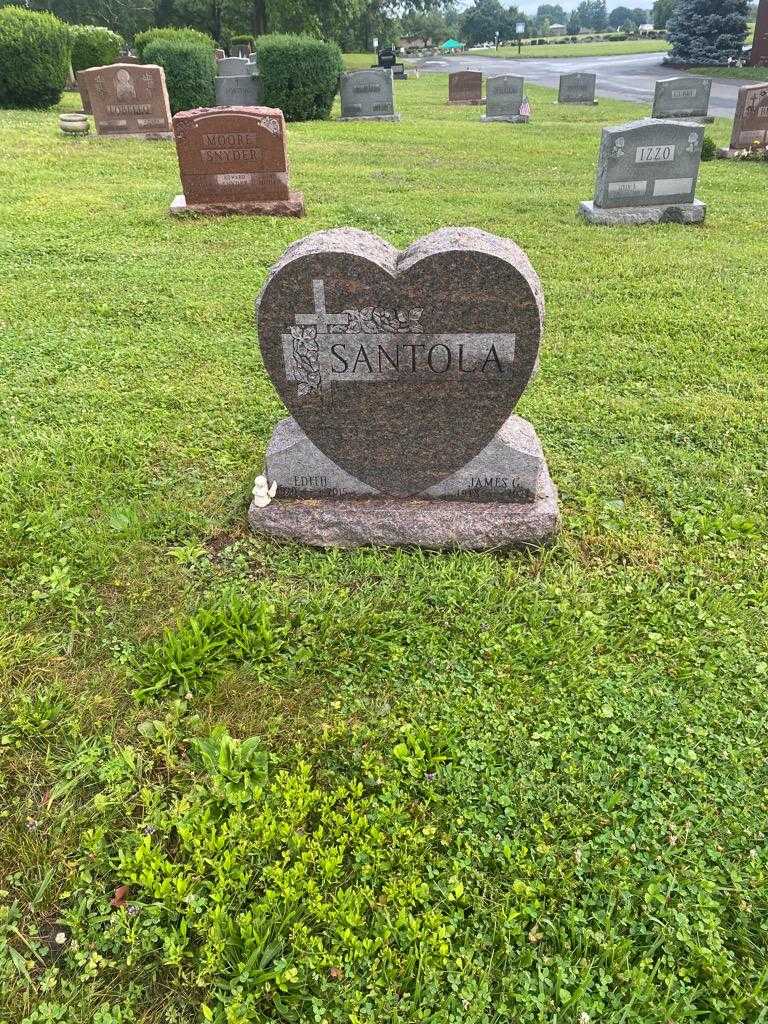 Edith Santola's grave. Photo 2