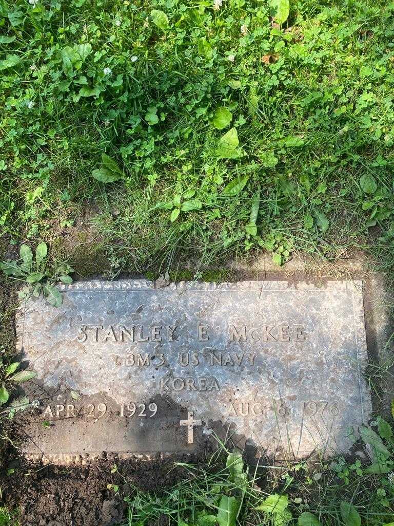Stanley E. McKee's grave. Photo 4