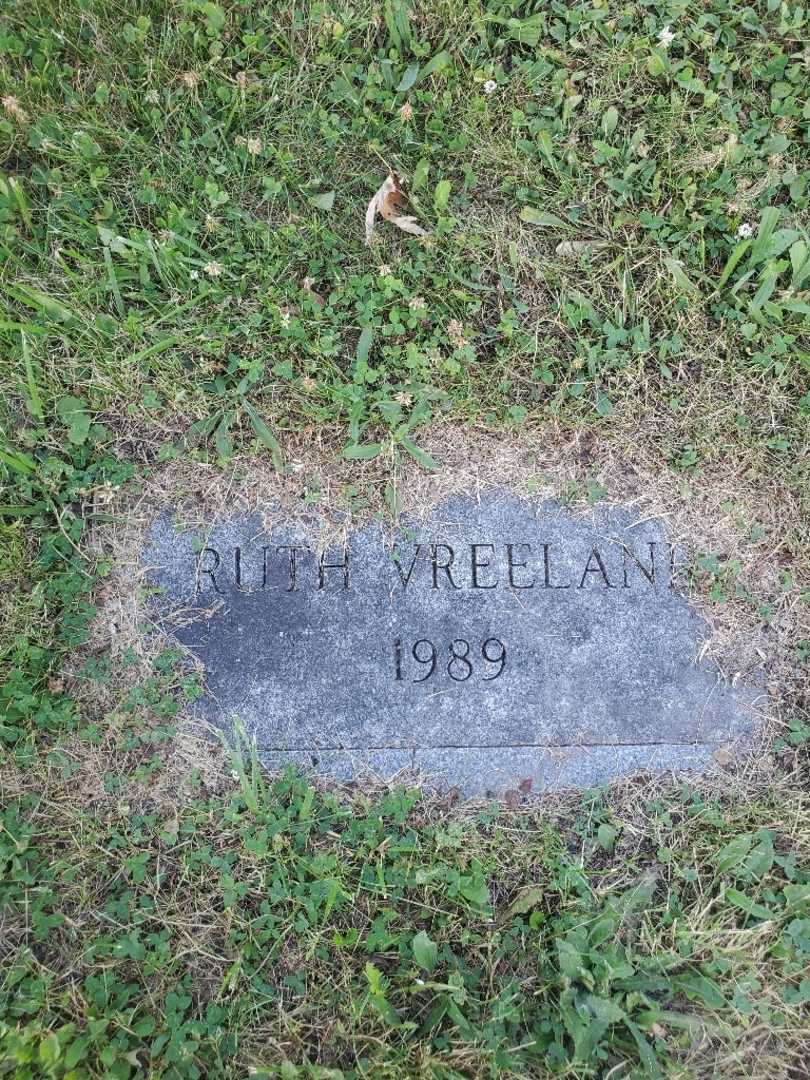 Ruth Vreeland's grave. Photo 3