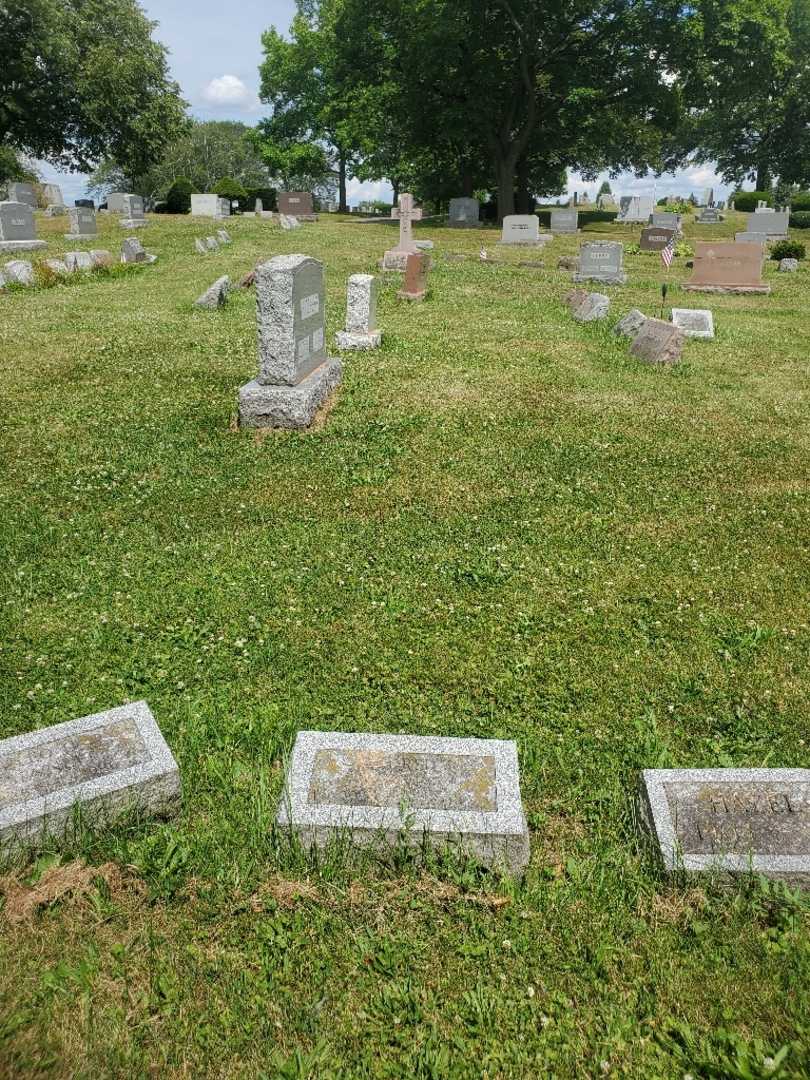 Mildred F. Bennett's grave. Photo 7