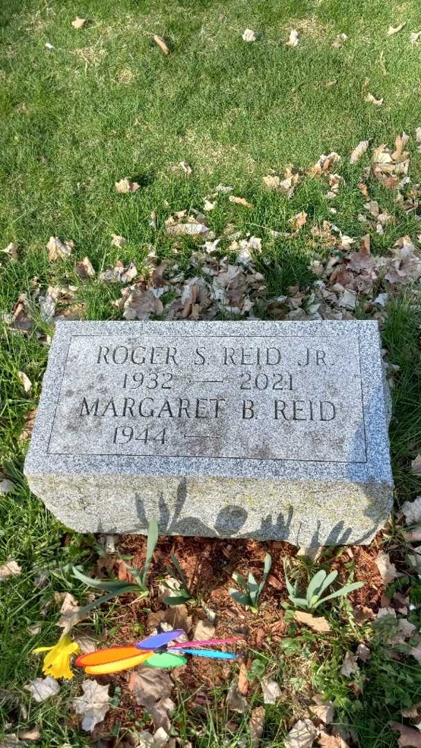 Roger S. Sterling Reid Junior's grave. Photo 3