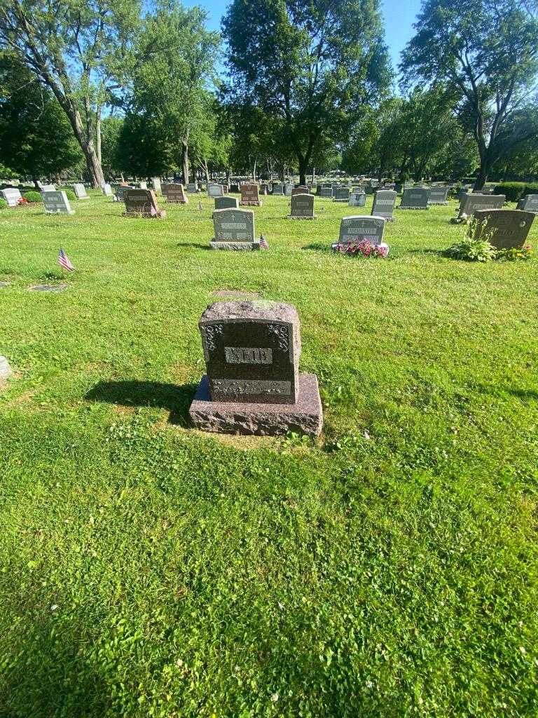 Mae Seib Berger's grave. Photo 1