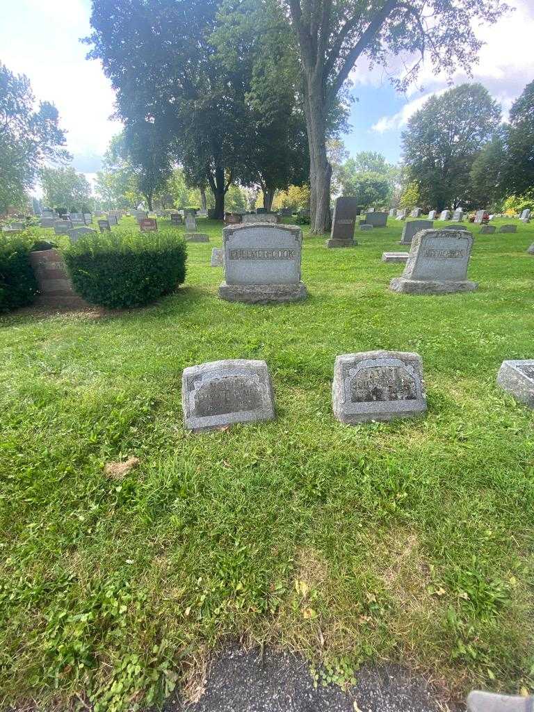Emma Fullmer's grave. Photo 1