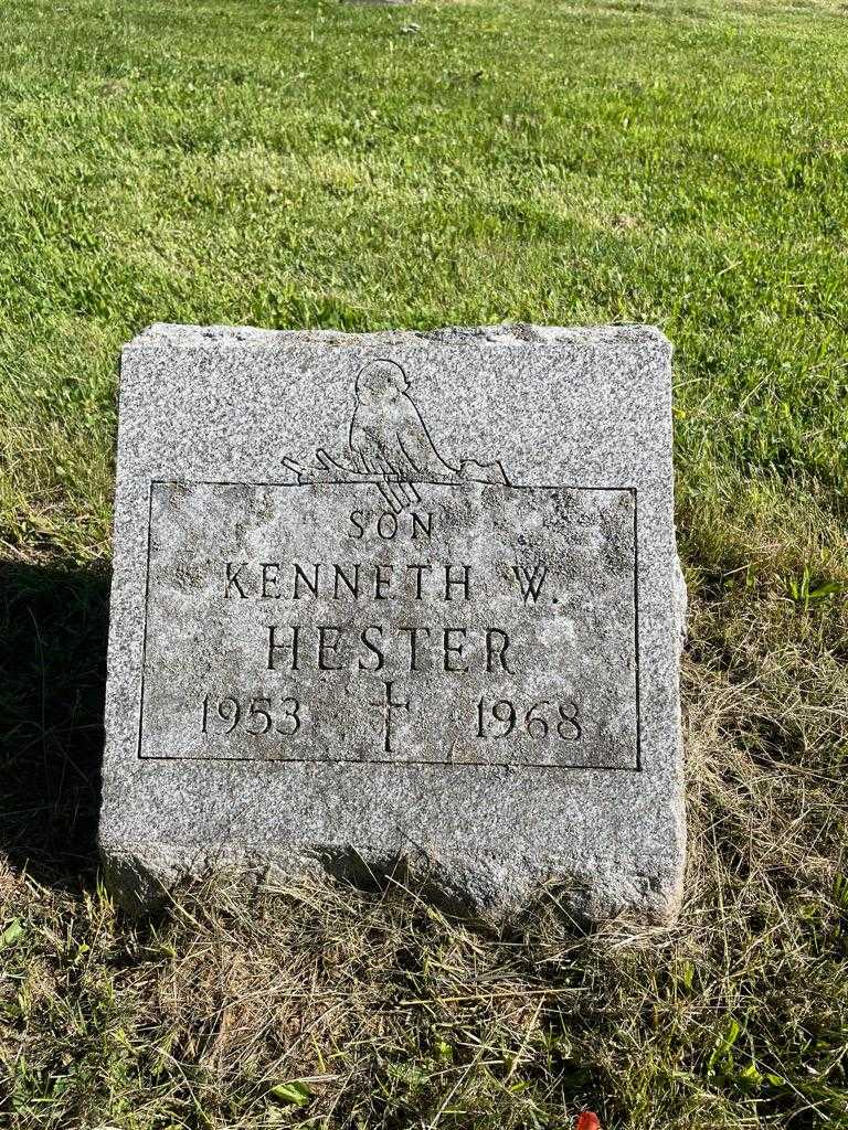 Kenneth W. Hester's grave. Photo 3
