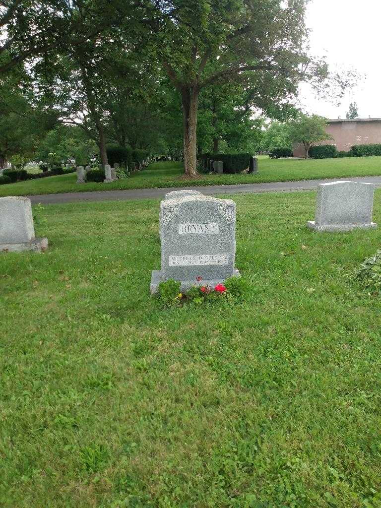 Donald P. Bryant Senior's grave. Photo 1